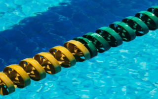 imagem de raia de piscina, representando treinos de natação A1, A2,A3